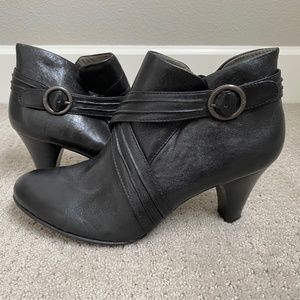 Born Crown Black Ankle Boots US Size 9M Black Leather Excellent Used Condition